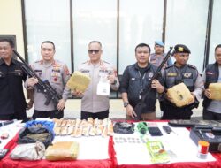 Grebek Kampung Bahari, 34 Orang Ditangkap Serta Sabu 1,6 Kg & Sajam