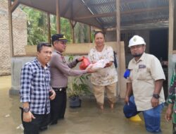 Kapolsek Bilah Hilir dan Forkopimcam Sambangi Warga Terdampak Banjir