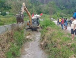 Antisipasi Banjir, Pemkab Taput Normalisasi Sungai Haidupan