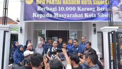 Partai NasDem Sibolga Salurkan 10 Ribu Karung Beras 