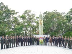 Forkopimda Kampar Gelar Upacara Tabur Bunga di TMP Kusuma Eka Bhakti