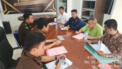 Tersangka Mantan Sekda dan Bendahara Diserahkan ke Kejari Labuhanbatu