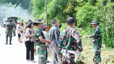 TNI, Warga dan Pemkab Toba Gotong Royong Aksi Bersih Desa