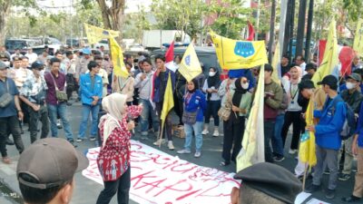 Ricuh ! Demo Mahasiswa Menuntut Keadilan di Polres Metro Bekasi Kota