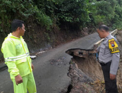 Jalan Penghubung 3 Desa di Kecamatan Pasaribu Tobing Amblas