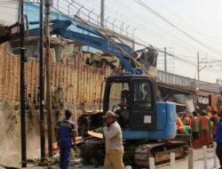 500 Personel Gabungan Tertibkan Bangunan Liar di Tambora