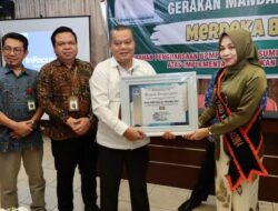 Bupati Madina & Bunda PAUD Terima Penghargaan dari BPMP Sumut