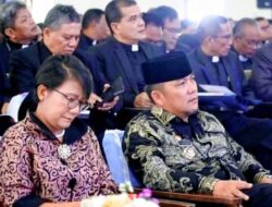 Bupati Tapteng Hadiri Rapat Pendeta HKBP di Taput