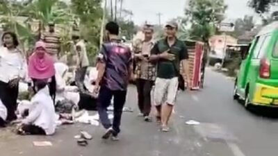 Pick Up Bawa Puluhan Santri di Cilacap Terguling, 1 Orang Tewas