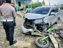 Pulang Ziarah, Pengendara Avanza Tabrak Sepeda Motor di Parapat