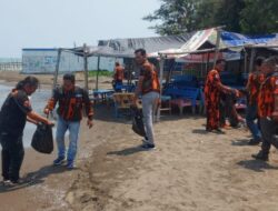 Pemuda Pancasila Kabupaten Pemalang Bersih-bersih Pantai Widuri