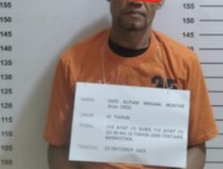 Seorang Pria Warga Padang Bulan Ditangkap Polisi di Teras Rumahnya