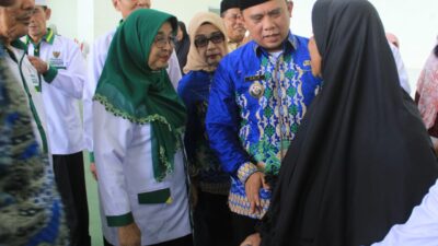 Bupati & Wabup Labuhanbatu Serahkan Zakat & Infaq Pada Masyarakat