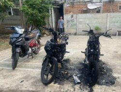 4 Motor Warga Kembangan Hangus Dibakar OTK