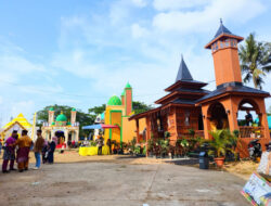 Unik, Stand Bazar Kampar Tampilkan Duplikat Masjid Jami’ Air Tiris