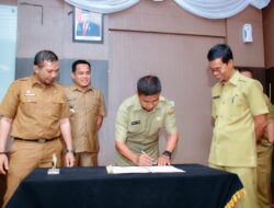 6 Camat di Lingkungan Pemda Kampar Lakukan Serah Terima 