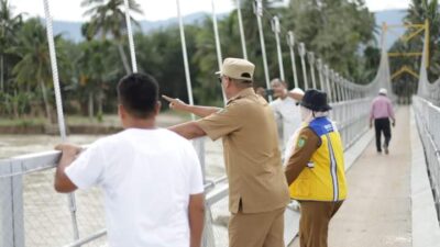 Bupati Madina Tinjau Jembatan Gantung di Kampung Baru