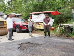 Sekda Kota Batam Tinjau Jalan Rusak Berlubang