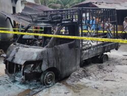 Merokok Dekat Jiregen Minyak, Mobil Pick Up Terbakar