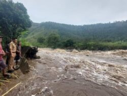 Tanggul Jebol, Ratusan Rumah dan Lahan Pertanian Terendam Banjir