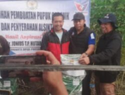 Anggota Komisi E DPRD Sumut Beri Bantuan ke Kelompok Tani di Sipahutar