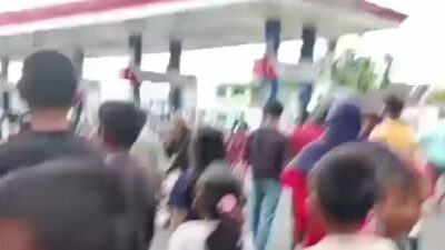 Ratusan Masyarakat Geruduk SPBU Muaranibung Tapteng