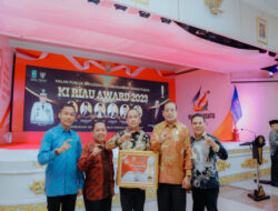 Pemkab Kampar Raih Penghargaan Kabupaten Informatif KI Riau Award 2023
