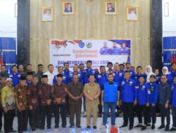 Bupati Labuhanbatu Bersama KNPI Serahkan Tali Asih Kepada Para Veteran