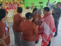 Bupati Labuhanbatu Terima Ulos Kehormatan Saat Hadiri Natal PWKKP