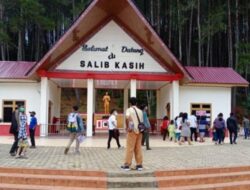 Libur Tahun Baru, Objek Wisata Salib Kasih Ramai Dikunjungi