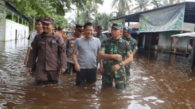 Danrem 031/WB Tinjau Langsung Warga Terdampak Banjir di Desa Kualu