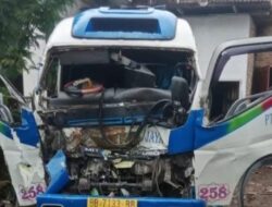 Bus Moria Tabrak Truk Lagi Parkir di Taput, 14 Orang Luka