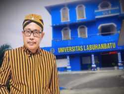 Rektor Universitas Labuhanbatu Berikan Beasiswa Kepada “Kasih”, Siswi yang Dikeluarkan Nunggak SPP