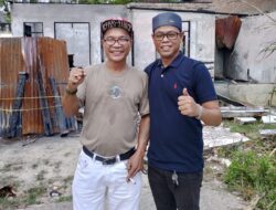 Malvinas Lawak Batak Kunjungi Wartawan yang Rumahnya Dibakar OTK di Labuhanbatu