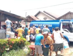 Bantu Korban Banjir, Josmen Sitohang Datangkan Mobil Air Bersih