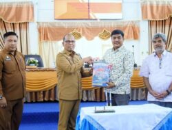 Sugeng Serahkan LKPJ ke Ketua DPRD Tapteng