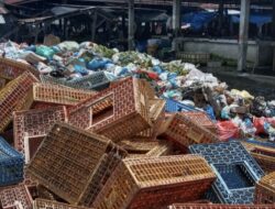Miris! Jelang Lebaran Tumpukan Sampah di Pasar Tradisional Ajamu Menggunung