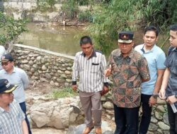 Pj. Bupati Tinjau Lokasi Pasca Banjir di Badiri Tapteng