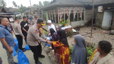 Disela Kegiatan Off-road, Kapolres Madina Berbagi Sembako ke Fakir Miskin & Duafa