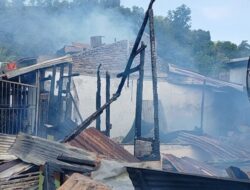 5 Unit Bangunan Tempat Tinggal di Tapteng Ludes Dilalap Si jago Merah