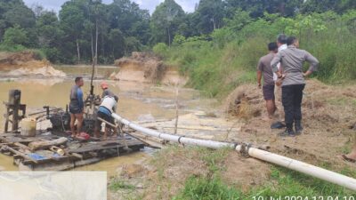 Polsek Tapung Tangkap 3 Mesin Penambangan Ilegal di Desa Petapahan