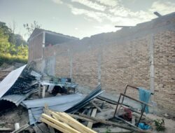 Satu Rumah Warga Rusak Diterjang Angin Puting Beliung di Parapat