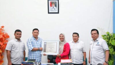 Pemkab Tapteng Terima Piagam Dari BPMP Sumut 