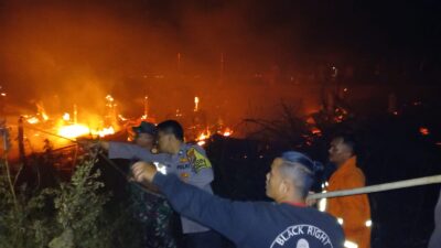 Diduga Korsleting Listrik 17 Lapak Pondok Wisata di Pantai Mercusuar Parapat Terbakar