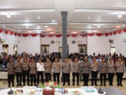 Kapolres Labuhanbatu Berikan Infaq Pada Masyarakat Kurang Mampu