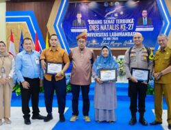 Rektor ULB Beri Penghargaan kepada Tokoh Inspiratif di Dies Natalis ke-27