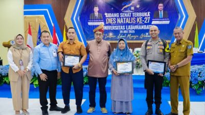 Rektor ULB Beri Penghargaan kepada Tokoh Inspiratif di Dies Natalis ke-27