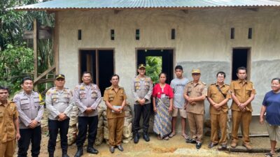 Polres Tapteng Selesaikan Pembangunan Rumah Warga Tak Mampu di Sitahuis   
